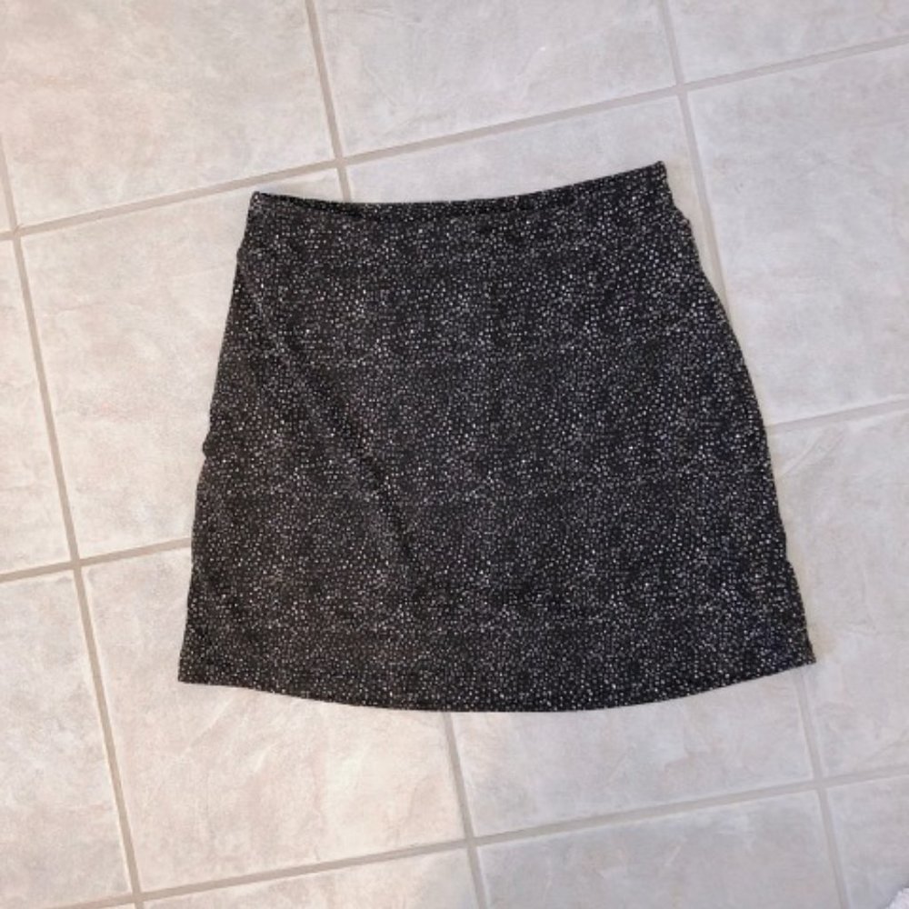 LIKE NEW Skirt/ Skort (Size Small)
